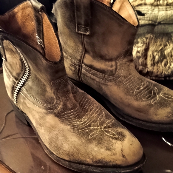 Laura Lee Los Angeles Shoes - LAURA LEE BRAND LEATHER BOOTS!! MADE IN MEXICO, DISTRESSED LOOK!!